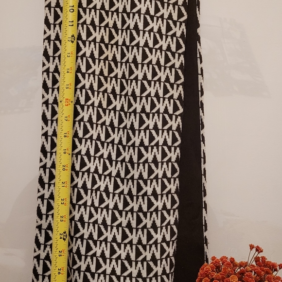 💋Stylish Michael Kors Scarf with logo print💋 - Picture 2 of 9